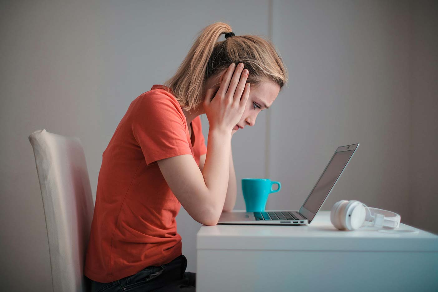 A devastated worker consulting with a Sacramento wrongful termination lawyer